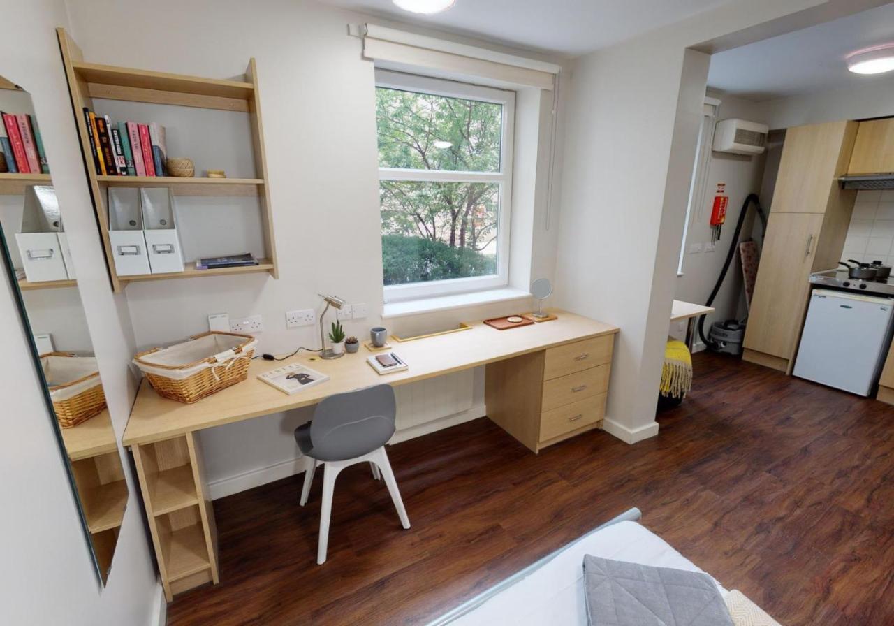 Private Bedrooms With Shared Kitchen And Studios At Iq Tufnell House In London Exterior foto