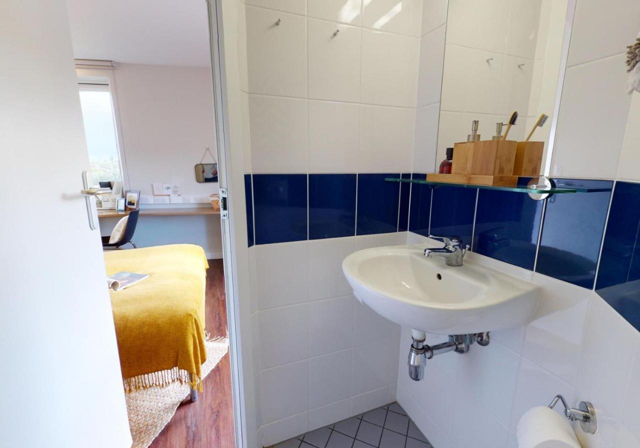 Private Bedrooms With Shared Kitchen And Studios At Iq Tufnell House In London Exterior foto